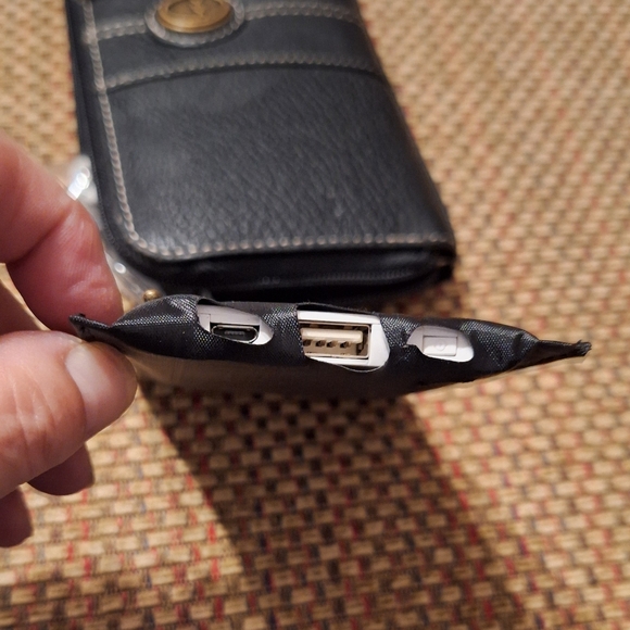 b.o.c Black Charging & RFID Wallet - Picture 10 of 15